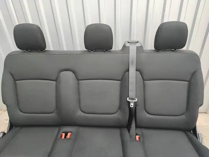 Renault Trafic III (X82) (2014 - ) Заднее сиденье — фото 18