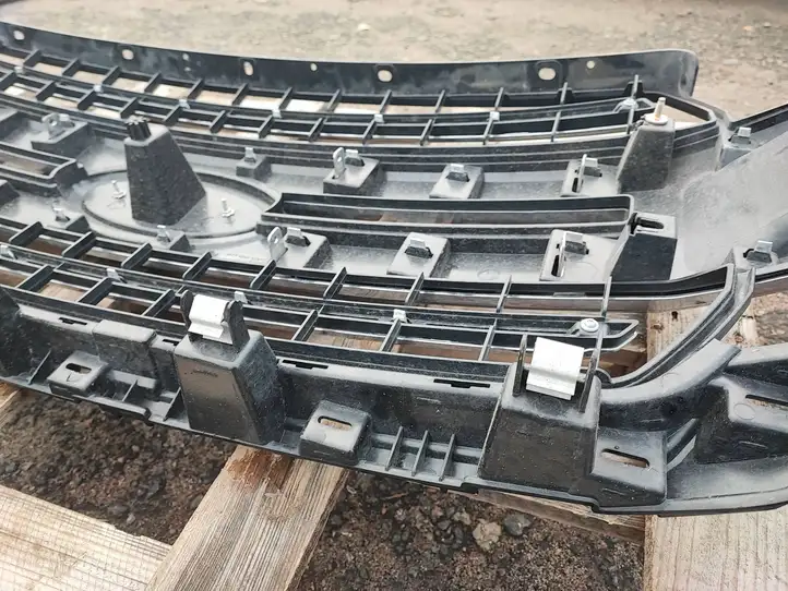 Ford F150 (2018 - 2020) JL348200DEW Верхняя решетка радиатора — фото 7