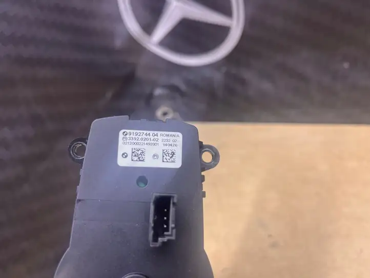 BMW 5 F10 F11 (2009 - 2016) 9192744 Включатель фонарей — фото 4