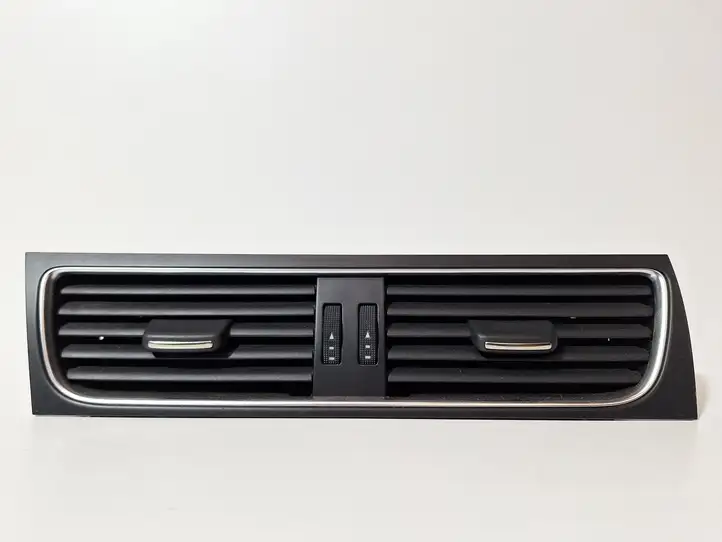 Audi A5 8T 8F (2007 - 2011) 8T1820951B Центральный воздушный дефлектор — фото 2