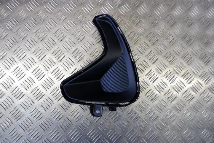 Toyota Yaris XP210 (2020 - ) 52113K0010 Решетка противотуманной фары — фото 1