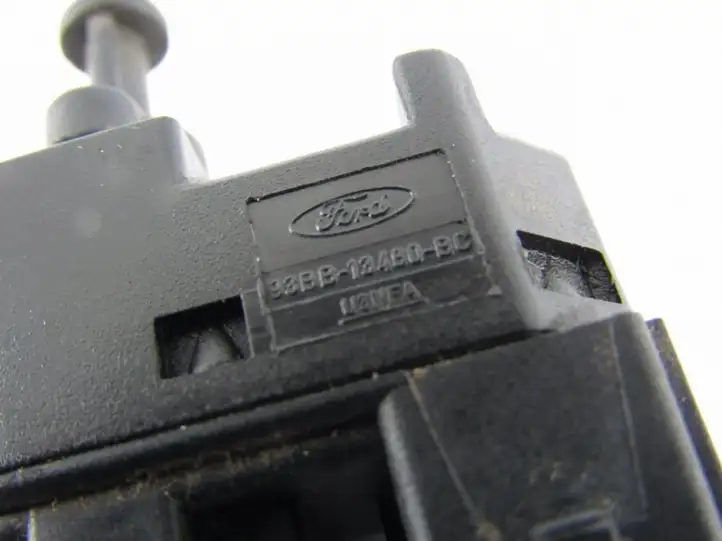 Ford Focus (1998 - 2004) Датчик педали тормоза — фото 4