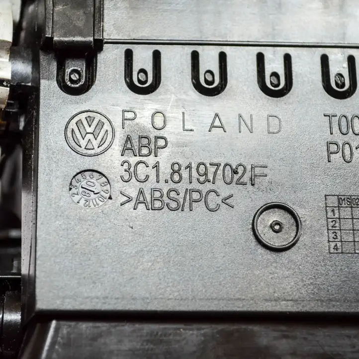 Volkswagen PASSAT B6 (2005 - 2010) 3C1819702F Воздушная решетка панели — фото 5