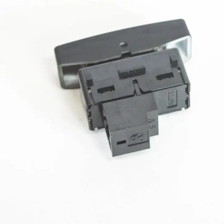 Volkswagen Touareg I (2002 - 2010) 7L6962125 Кнопка фаркопа в багажнике — фото 2