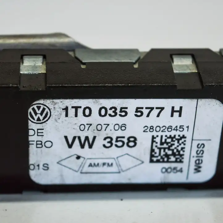 Volkswagen Touran I (2003 - 2010) 1T0035577H Усилитель антенны — фото 4
