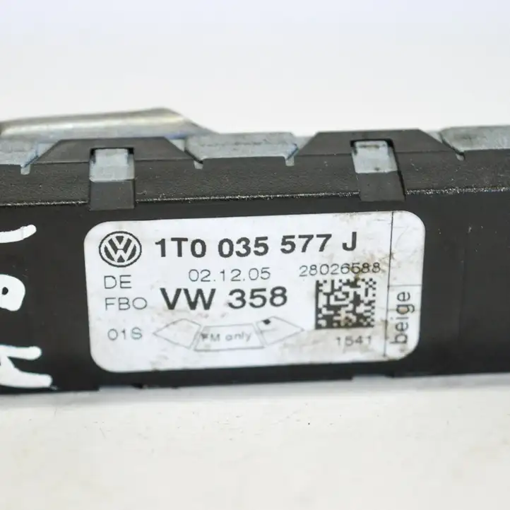 Volkswagen Touran I (2003 - 2010) 1T0035577J Усилитель антенны — фото 3
