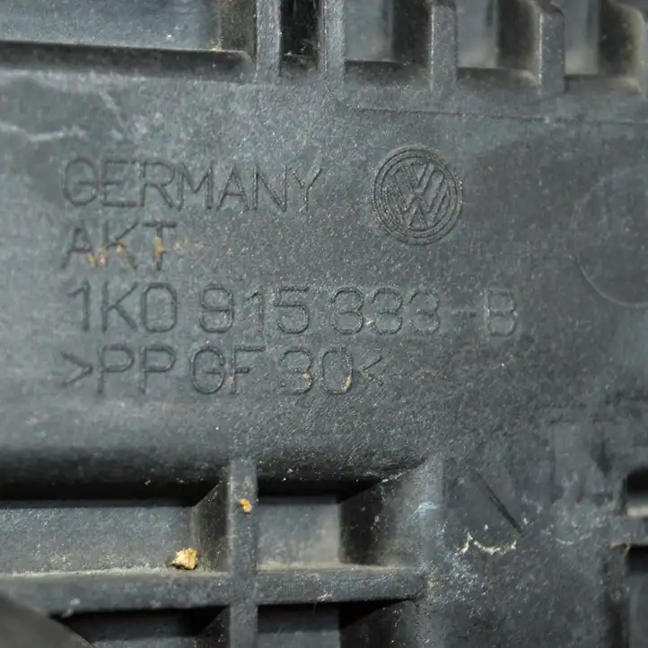 Volkswagen Touran I (2003 - 2010) 1K0915333B Ящик аккумулятора — фото 3