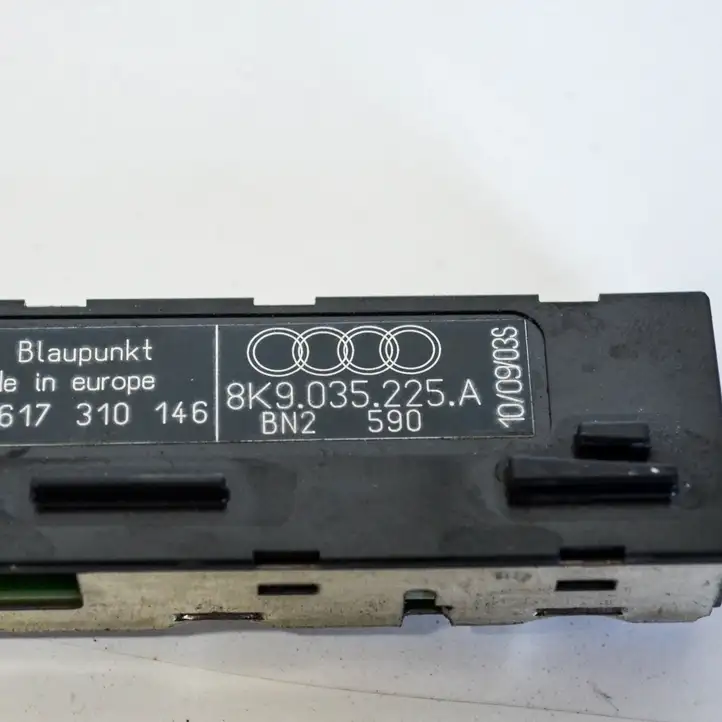Audi A4 S4 B8 8K (2007 - 2011) 8K9035225A Усилитель антенны — фото 4