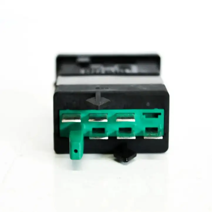 Volkswagen PASSAT B5.5 (2001 - 2005) 3B0963563C Кнопка фаркопа в багажнике — фото 3