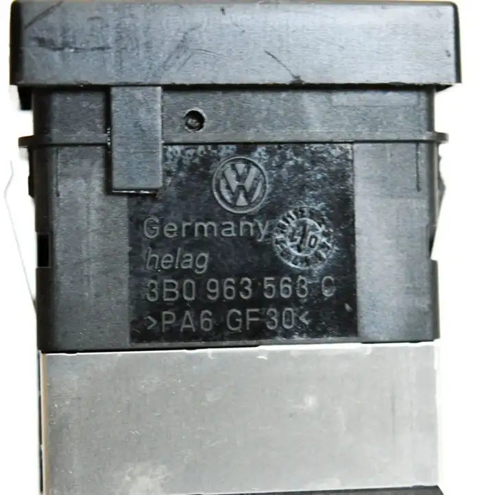 Volkswagen PASSAT B5.5 (2001 - 2005) 3B0963563C Кнопка фаркопа в багажнике — фото 4
