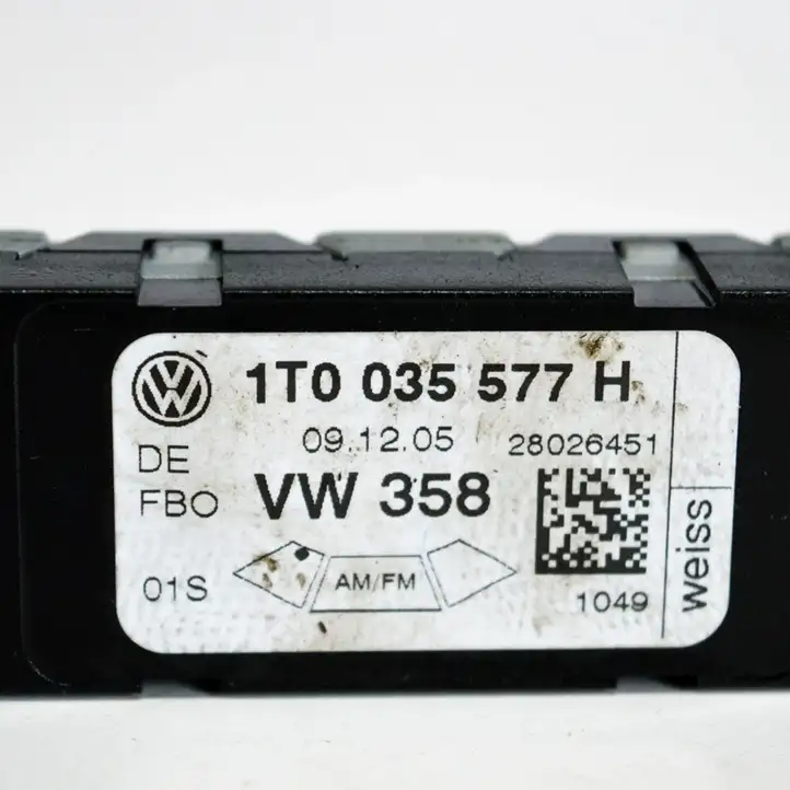 Volkswagen Touran I (2003 - 2010) 1T0035577H Усилитель антенны — фото 3