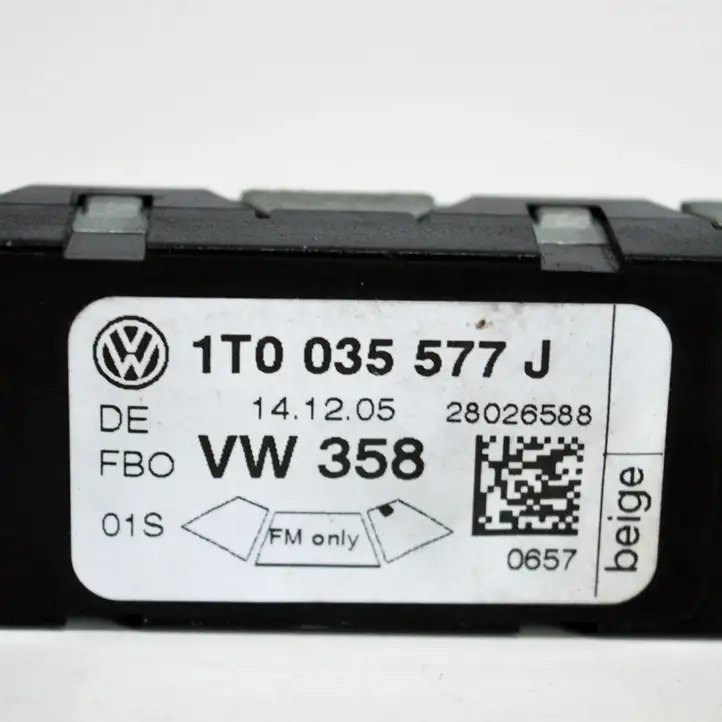 Volkswagen Touran I (2003 - 2010) 1T0035577J Усилитель антенны — фото 4