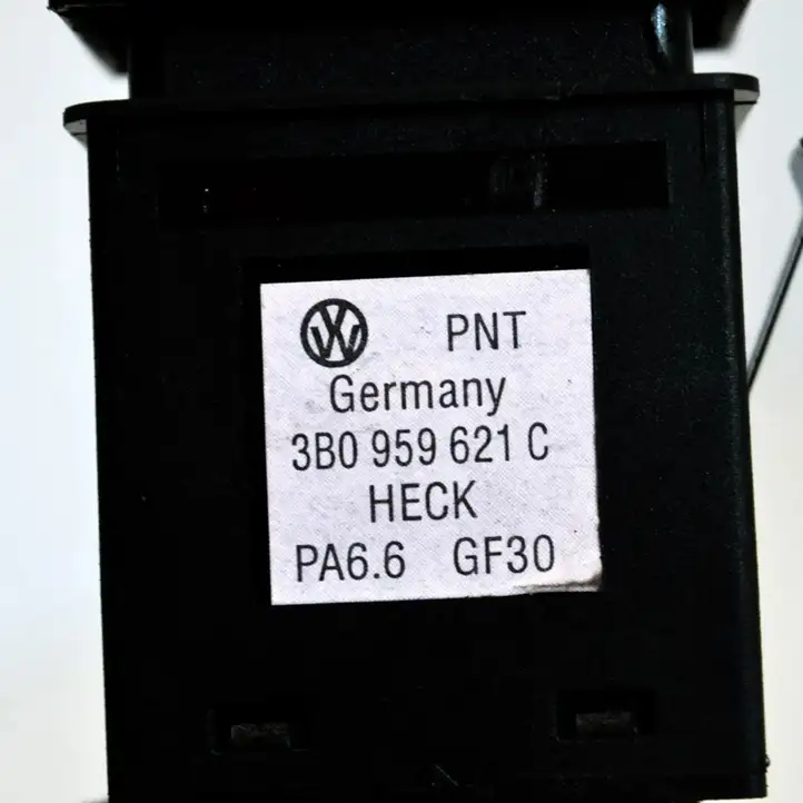 Volkswagen PASSAT B5.5 (2001 - 2005) 3B0959621C Кнопка фаркопа в багажнике — фото 4