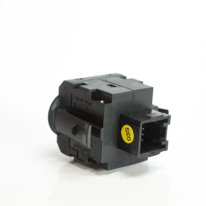 Volkswagen Jetta VI (2011 - 2018) 5C6941333A Кнопка фаркопа в багажнике — фото 2