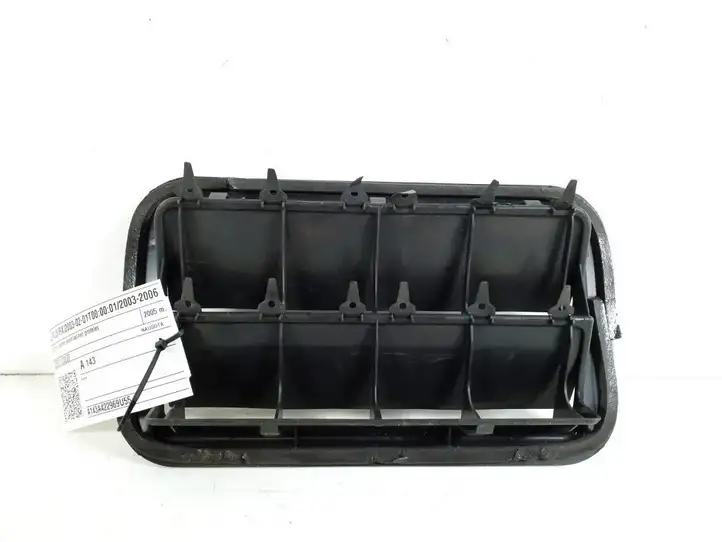 Lexus RX 330 - 350 - 400H (2003 - 2006) 62931-33020 Решетка в крыле — фото 2