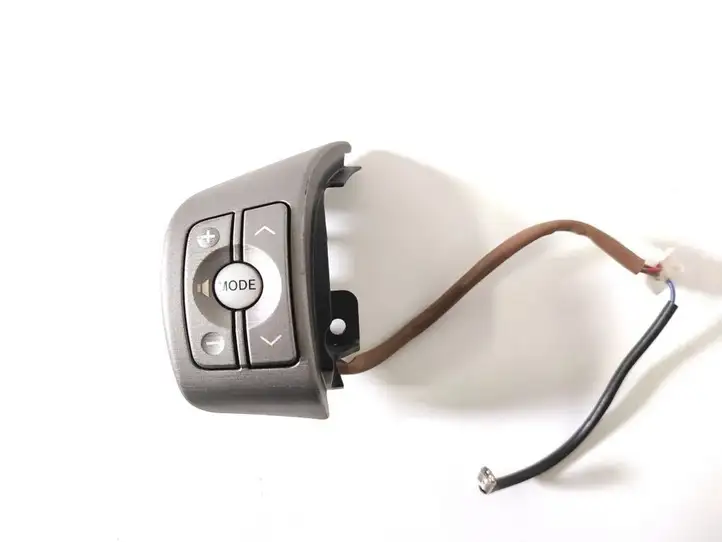 Toyota RAV 4 (XA30) (2006 - 2016) 84247-42030 Кнопки на рулевом колесе — фото 1