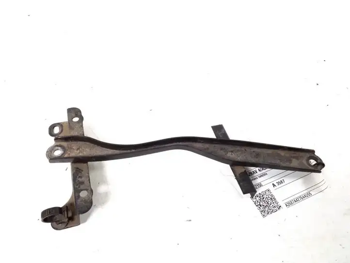 Toyota RAV 4 (XA30) (2006 - 2016) 74404-42150 Держатель аккумулятора — фото 1