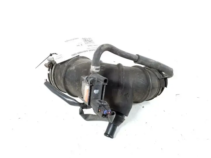 Toyota RAV 4 (XA20) (2000 - 2005) 17881-28040 Детали воздухозаборника — фото 2