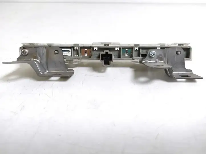 Toyota Auris 150 (2006 - 2012) 81006-12010 Дополнительный стоп фонарь — фото 2