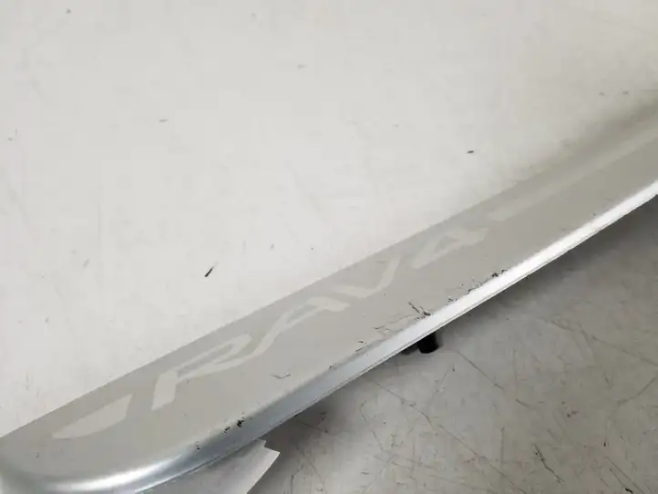 Toyota RAV 4 (XA30) (2006 - 2016) 67911-42030 Внутренняя отделка переднего порога — фото 2