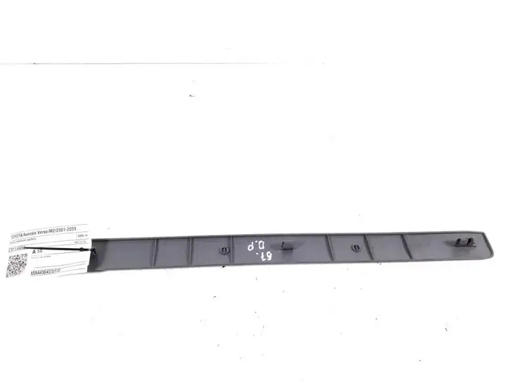 Toyota Avensis Verso (2001 - 2004) 67911-44040 Внутренняя отделка переднего порога — фото 2