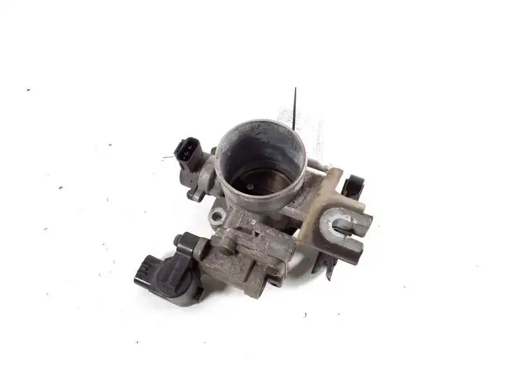 Toyota Avensis Verso (2001 - 2004) 22210-28040 Дроссельная заслонка — фото 1