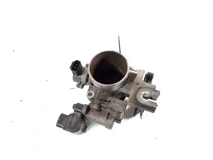 Toyota Avensis Verso (2001 - 2004) 22210-28040 Дроссельная заслонка — фото 1