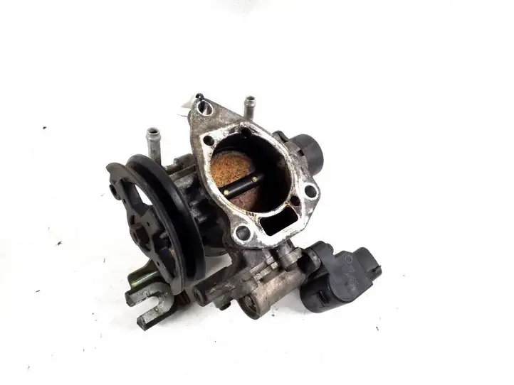 Toyota Avensis Verso (2001 - 2004) 22210-28040 Дроссельная заслонка — фото 2