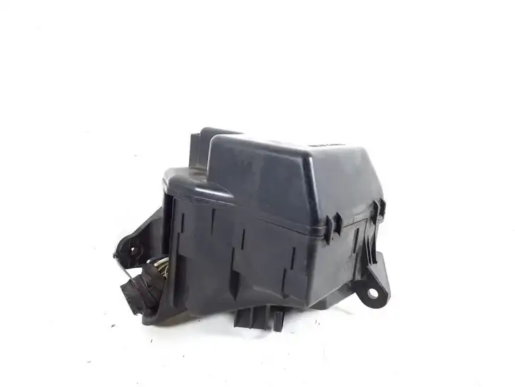 Toyota Avensis Verso (1995 - 2001) 82741-44040 Блок предохранителей — фото 1
