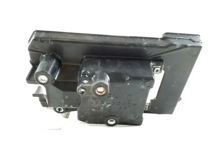 Lexus IS 220D-250-350 (2005 - 2010) 74431-53040 Держатель аккумулятора — фото 2