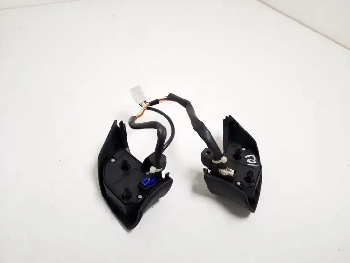 Lexus IS 220D-250-350 (2005 - 2010) 84250-53070 Кнопки на рулевом колесе — фото 2