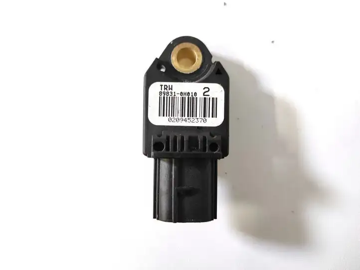 Toyota Yaris (2005 - 2009) 89831-0H010 Датчик удара SRS — фото 1