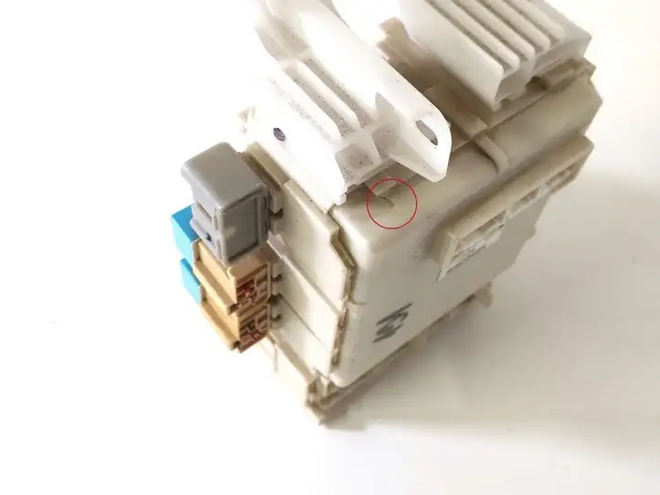 Toyota Yaris (2005 - 2009) 82730-52371 Блок предохранителей — фото 4