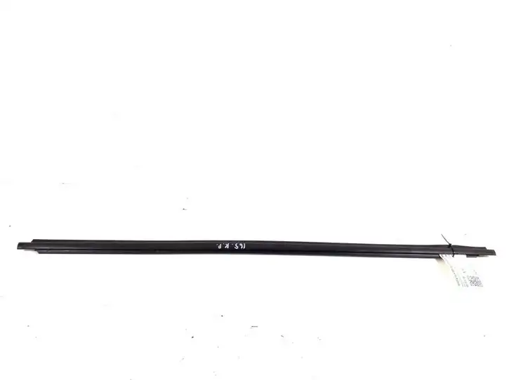 Toyota Yaris (2005 - 2009) 68210-52130 Накладка стекла передней двери — фото 1