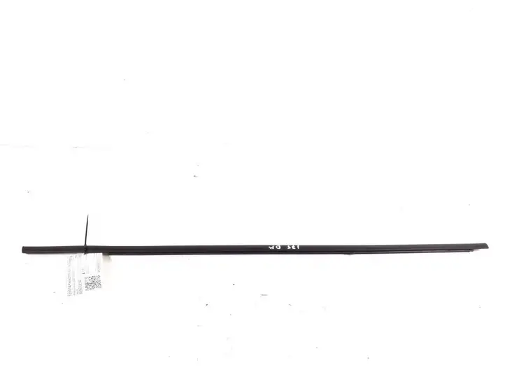 Toyota Yaris (2012 - 2014) 68160-0D150 Накладка стекла передней двери — фото 1