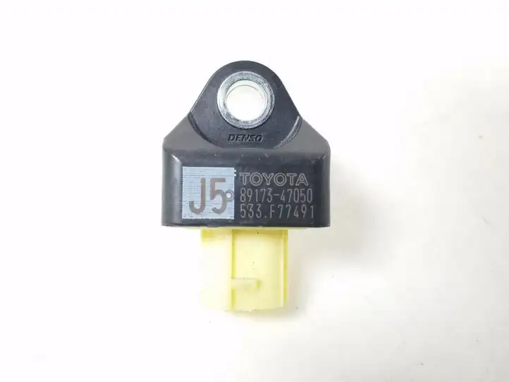 Toyota Prius Prime (2017 - ) 89173-47050 Датчик удара SRS — фото 2
