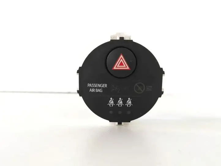 Toyota Yaris (2012 - 2014) 83950-0D050 Включатель аварийных фонарей — фото 1