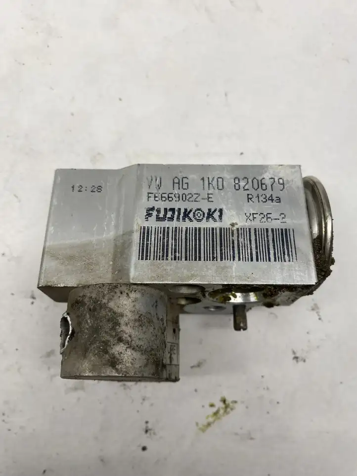 Audi A3/S3 8P (2004 - 2008) 1K0820741AD Прочие детали салона — фото 3