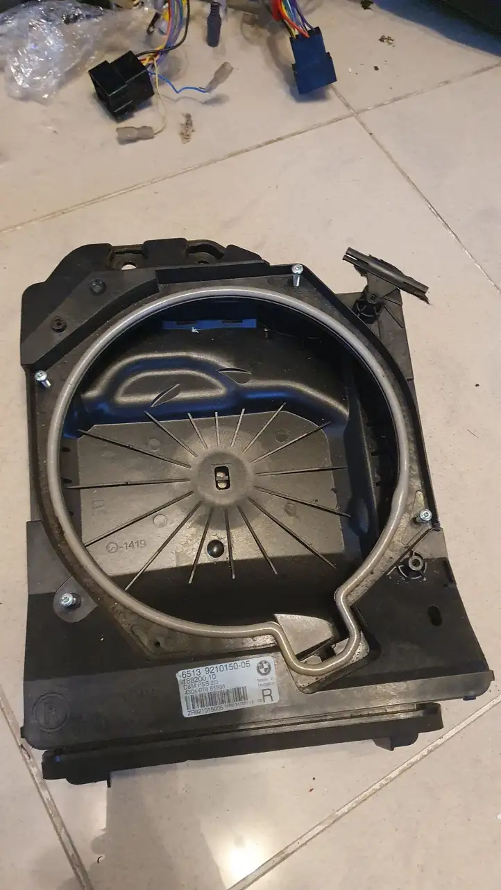 BMW 3 F30 F35 F31 (2012 - 2018) 65139210150 Решетка сабвуфера — фото 1