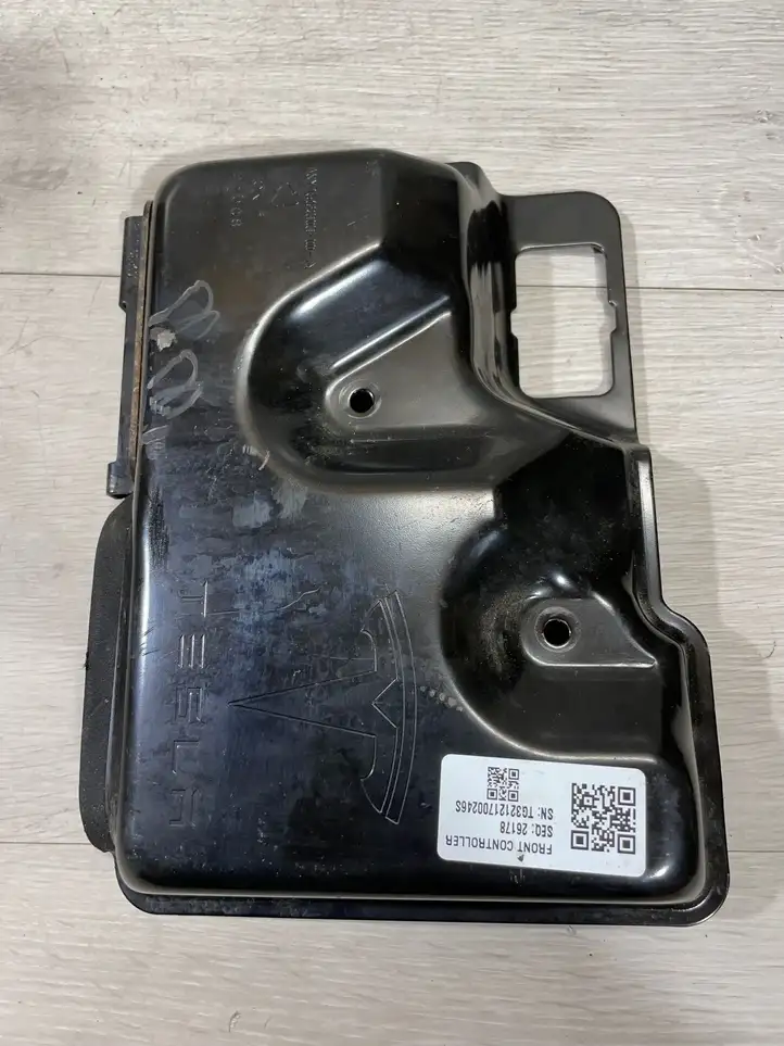 Tesla Model 3 (2017 - 2023) 156930300a Прочие детали салона — фото 3