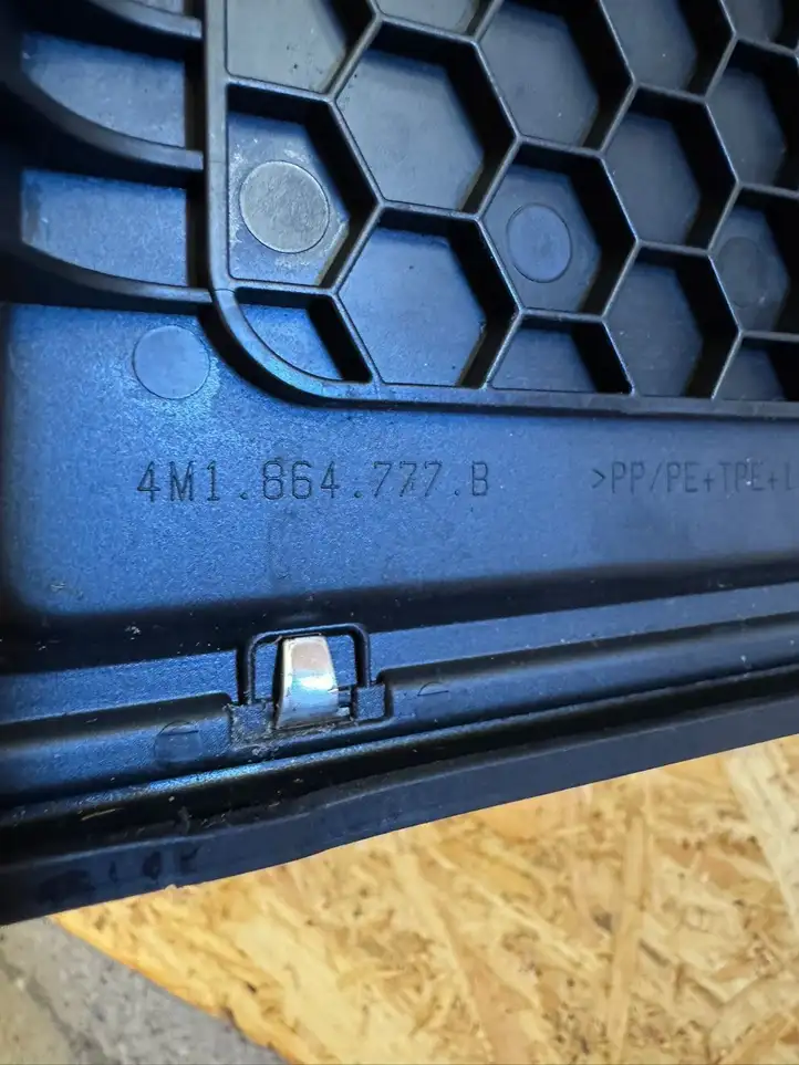 Audi Q7 4M (2015 - ) 4M1864777B Прочие детали салона — фото 4