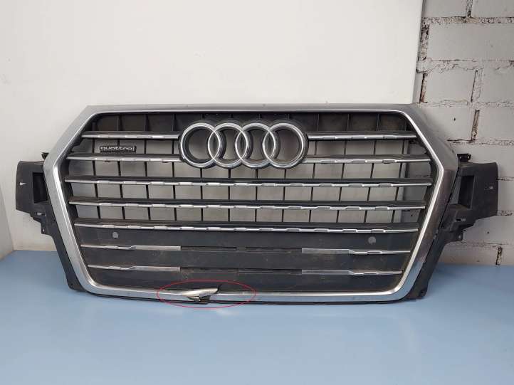 4M0853037C Audi Q7 4M Grotelės viršutinės