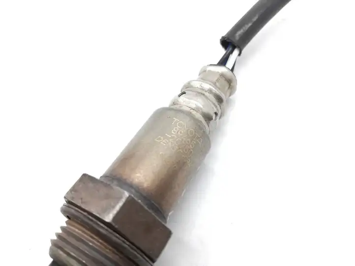 Toyota Avensis T220 (2000 - 2003) 8946520750 Лямбда-зонд — фото 3