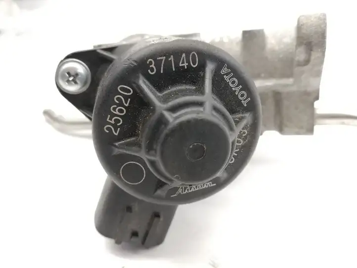 Toyota Prius (XW50) (2015 - ) 2562037140 Клапан EGR — фото 4