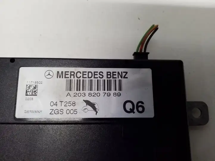 Mercedes-Benz C W203 (2000 - 2007) A2038207989 Усилитель антенны — фото 4