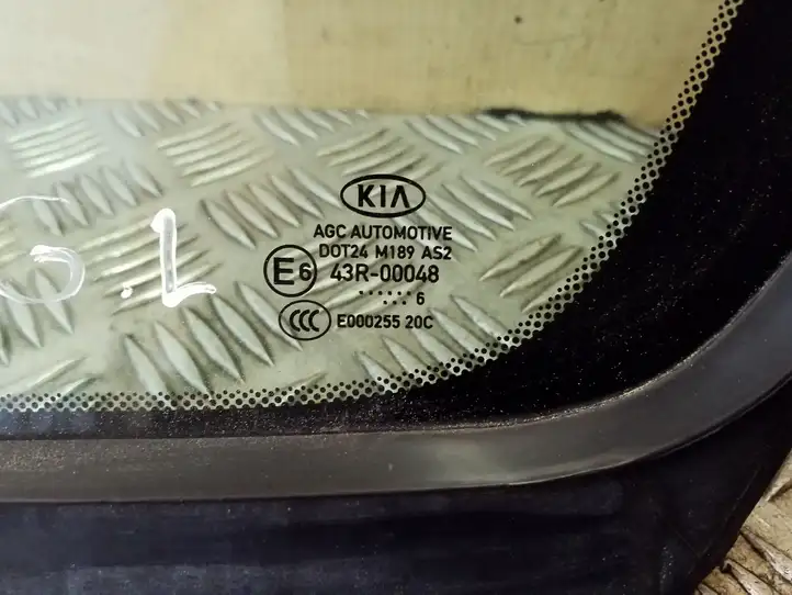 Kia Sportage (2016 - 2018) Форточка двери — фото 2