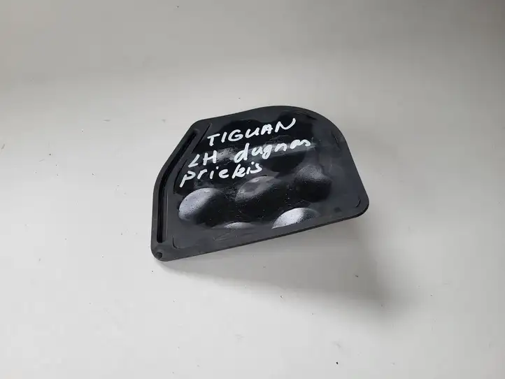 Volkswagen Tiguan (2007 - 2011) Прочие детали днища — фото 1