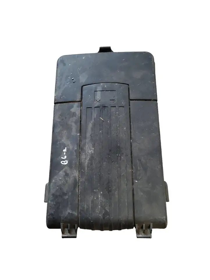 Volkswagen PASSAT B6 (2005 - 2010) 1K0915443A Крышка ящика аккумулятора — фото 1