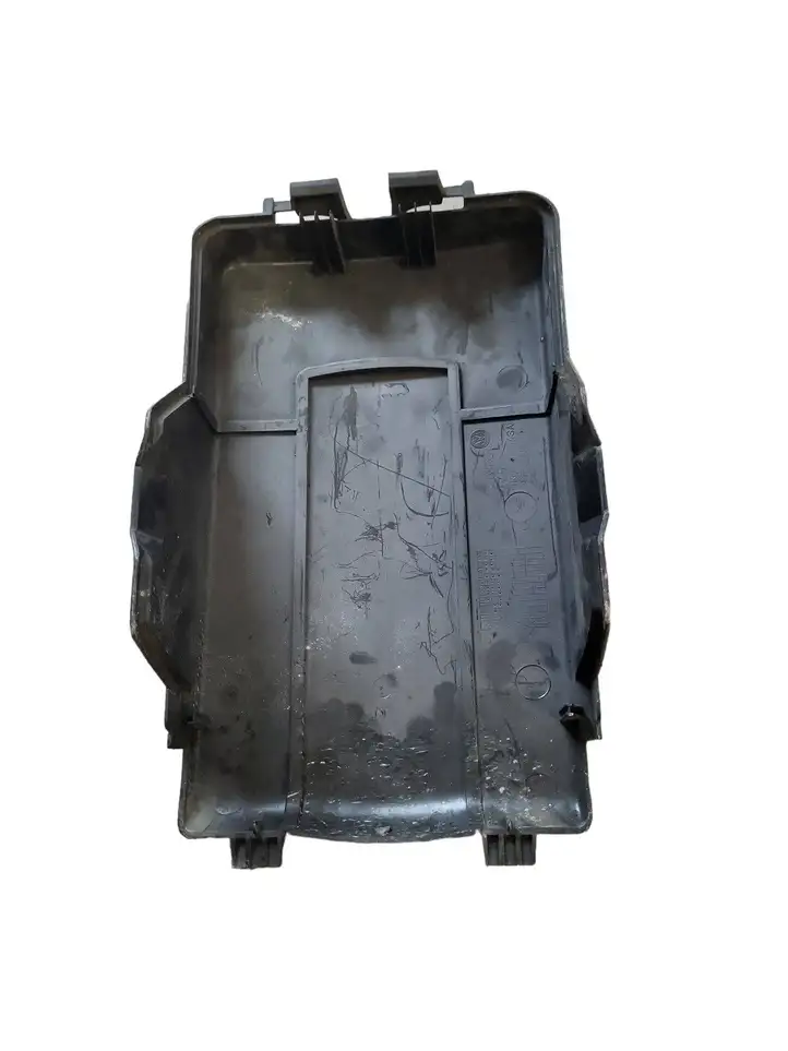 Volkswagen PASSAT B6 (2005 - 2010) 1K0915443A Крышка ящика аккумулятора — фото 2