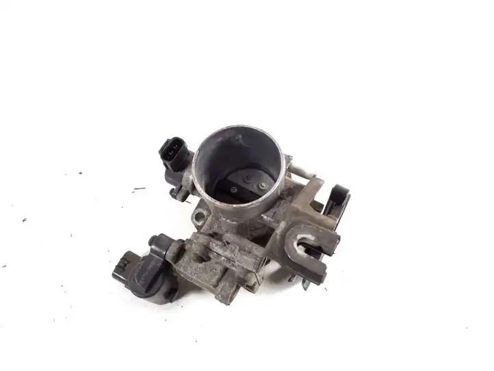 Toyota RAV 4 (XA20) (2000 - 2005) 22210-28050 Дроссельная заслонка — фото 1